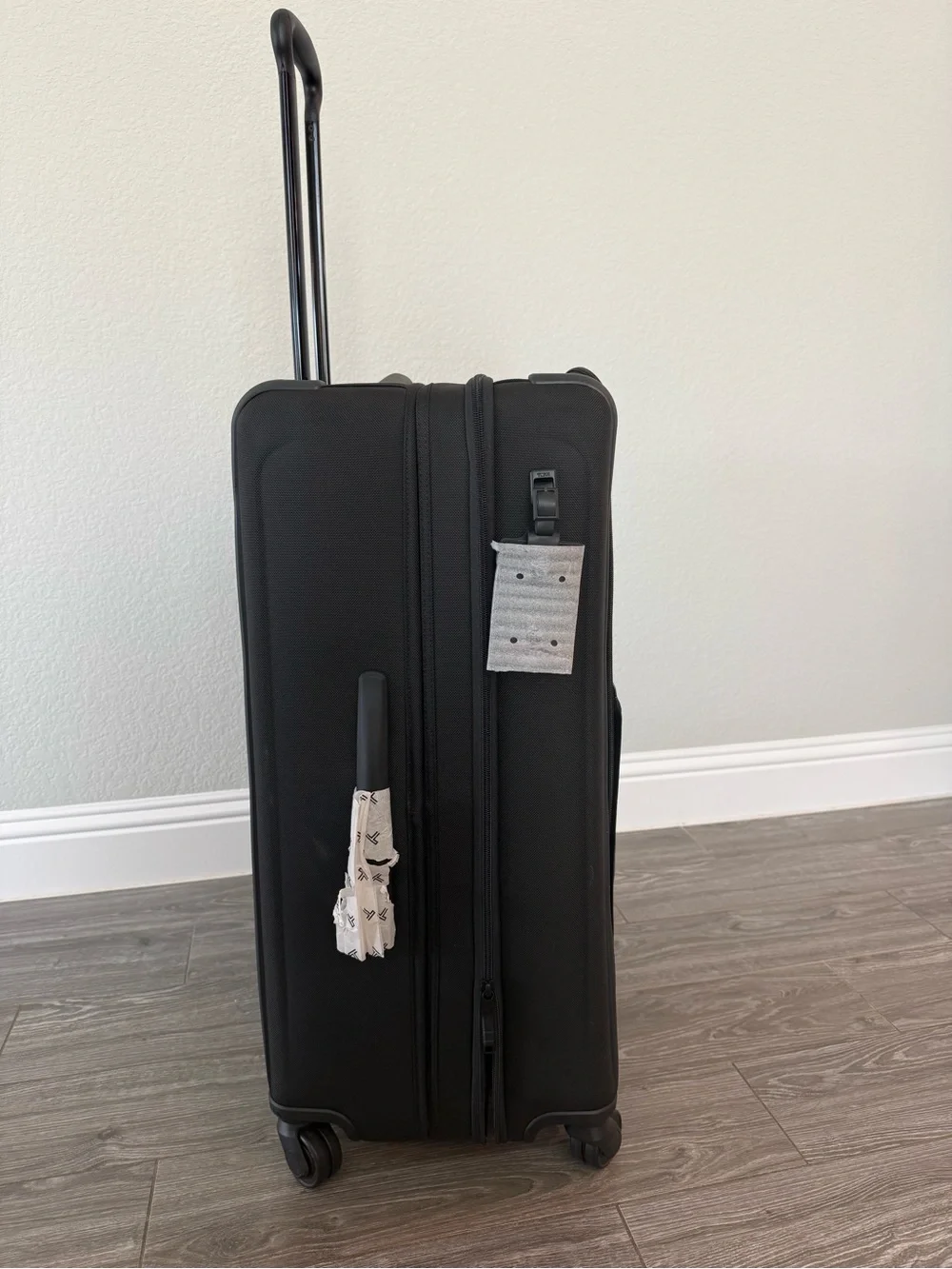 Tumi alpha medium trip expandable 4 wheel suitcase black